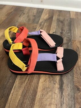 Time and Tru Multi-Color Strap Flat Sandals *NWOT